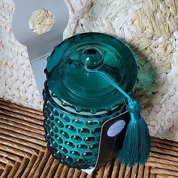 House of Harlow 1960 ocean jasper soy blend candle in a teal hobnail jar 10oz - Picture 11 of 11
